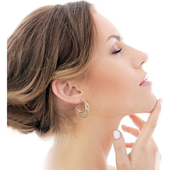 Vintage Women's Gold Filigree Oval Hollowed Gold Plated Dangle Earrings - Picture 5 of 8